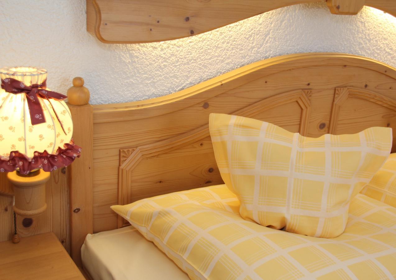 Landgasthof/Landhaus Waldlust บิชอฟสกรุน ภายนอก รูปภาพ